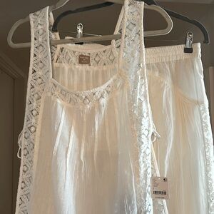 FREE PEOPLE WHITE LACE with PINTUCKING on top and WIDE LEG FLOWY PANT NWT